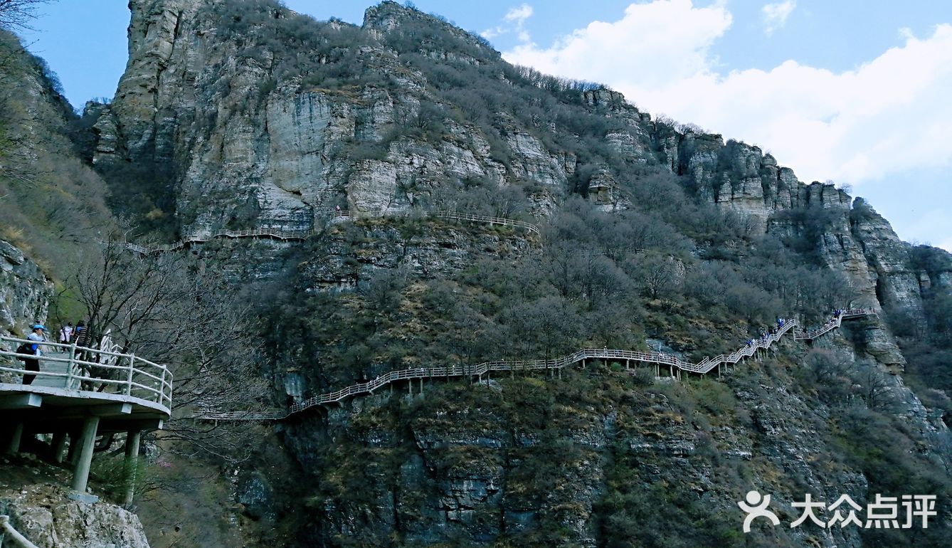 北方的“小黄山”,玻璃栈道让你心惊胆跳