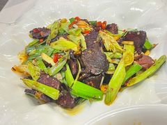 香大蒜炒腊牛肉-东方红酒楼(知春路店)