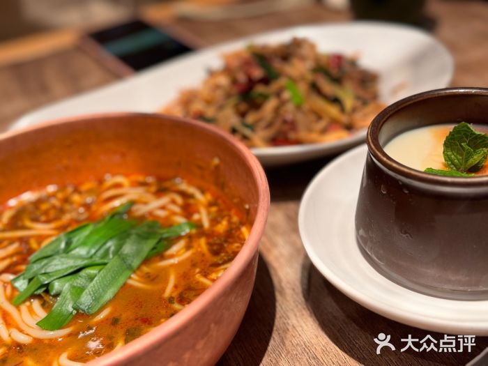 云海肴·汽锅鸡·云南代表菜(浦江欢乐颂店)图片