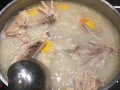 澳门鸡脚猪骨煲-官也街澳门火锅(新源里店)