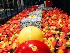 -嘿哟动霸CHUA·新潮玩运动娱乐中心·蹦床滑冰团建乐园