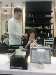-HAIR CORNER