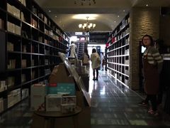 -钟书阁(松江泰晤士小镇店)