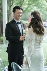 -艾米丽婚纱礼服