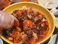 -休记光头香辣蟹干锅(绵竹店)