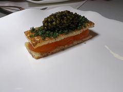 有机蛋黄吐司鱼子酱和香草-Jean Georges
