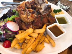 -Chom Cafe and Restaurant