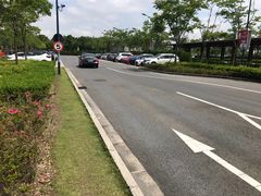 -奕欧来上海购物村停车场