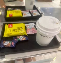 -罗亚帝造型·烫发染发