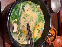 -银米·云南传统过桥米线(双廊黑金冠店)