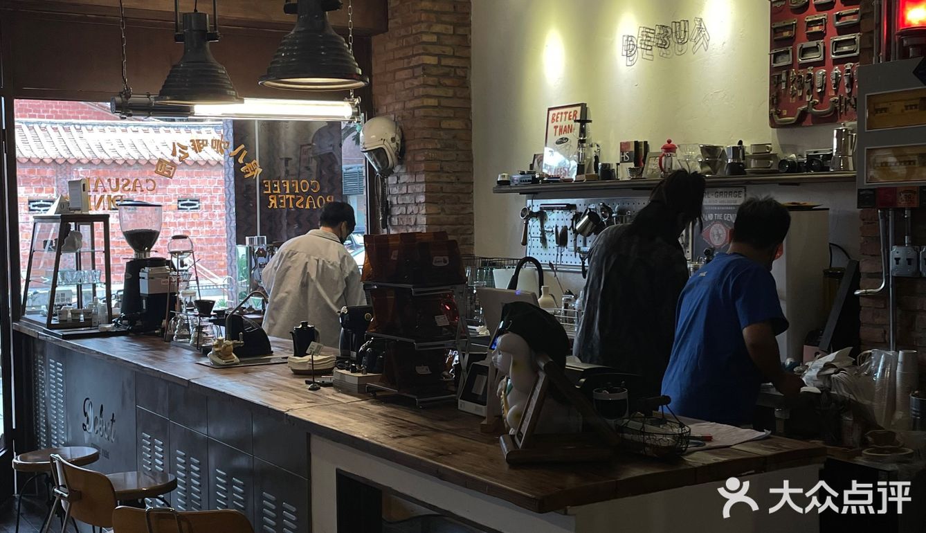 这家咖啡店的环境还不错！