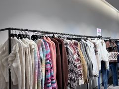 -URBAN REVIVO(高德置地广场·春广场店)