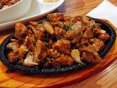 西班牙铁板黑胡椒蘑菇鸡-玛格萝妮(汇智国际商业中心店)