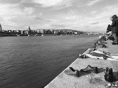 -多瑙河畔鞋履雕塑