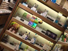 -LOOK眼镜·蔡司依视路配镜(宝山万达店)