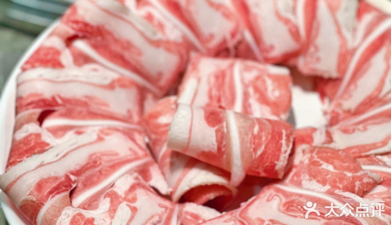 金刀铜锅涮肉绝对是不二之选 选上一盘上好的正宗的羊肉