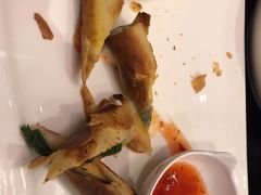 -河畔春天时尚餐厅