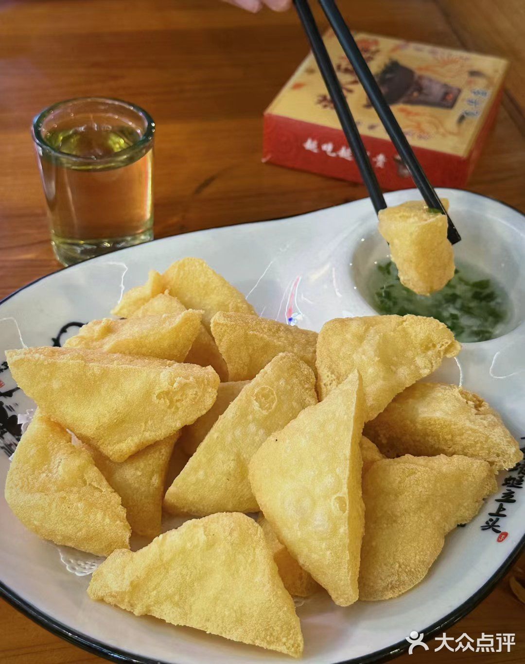 人潮涌动的餐馆，洪大厨鸡煲！