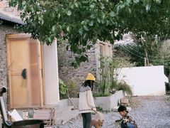 -亮河湾山庄