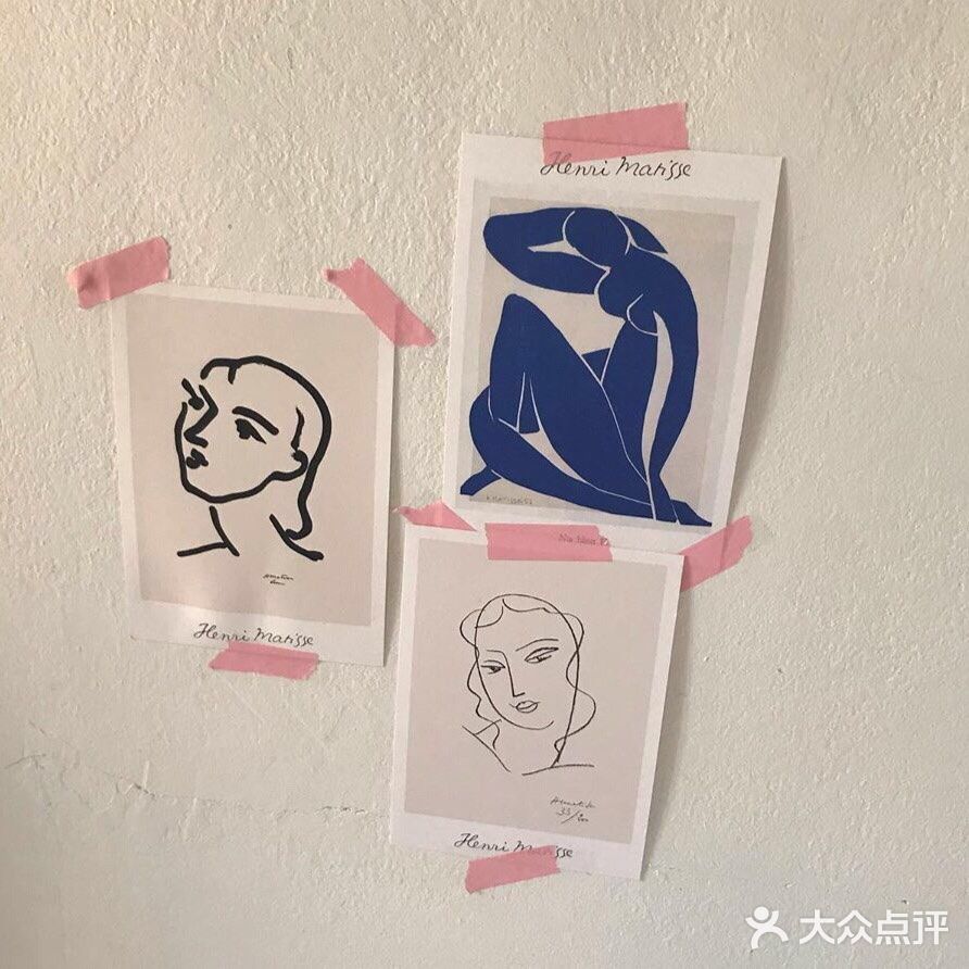 充满岁月斑驳的痕迹，没有电梯