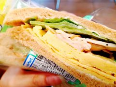 -全家便利店(洛川东路店)