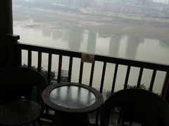 标间露台外的景色-屋顶顶城市·江景酒店-客房部