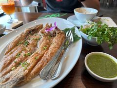 -Chom Cafe and Restaurant