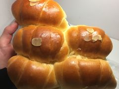 牛奶提子拉丝面包-昆明冠生园·蛋糕·面包(南强街店)