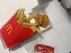 -麦当劳(上海虹桥站30B检票口楼上)