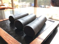 香滑黑芝麻卷-喜喜酒家·纯手工点心·粤菜