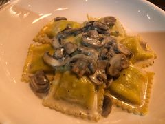 意式菠菜芝士饺配奶油蘑菇酱-La Tavernetta(Bar à Vin)(乌鲁木齐路店)