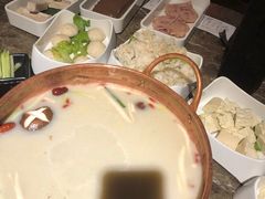 -三人行骨头王火锅(长寿店)