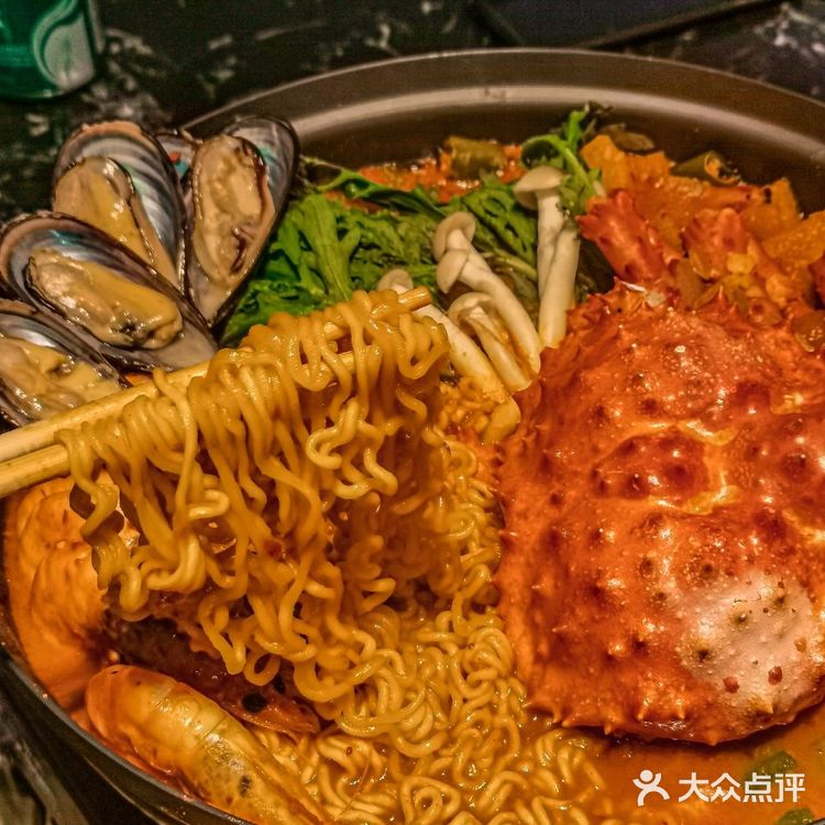 男朋友叫我来的店⚈₃⚈必须吃帝王蟹火锅安排！