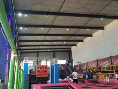 -反弹空间蹦床主题乐园