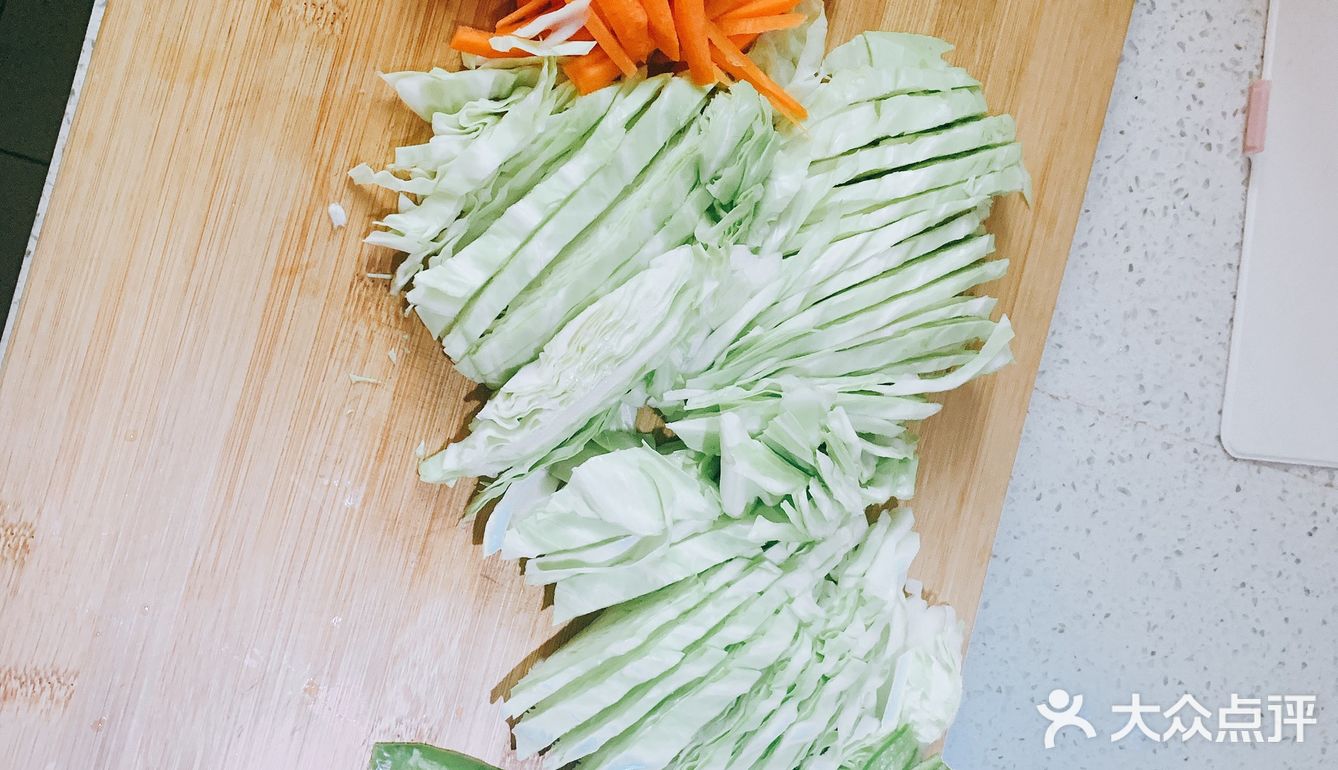 记忆中超级下饭的包菜炒肉丝呀