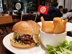 拉丝芝士汉堡-Bistro 63 创意融合料理(广粤天地店)