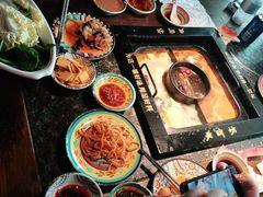 -老牌坊云南鱼豆花火锅(哈西万达店)