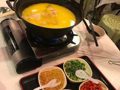 -鲜入围煮花胶鸡海鲜火锅