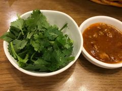 香菜及酱料-粤仔湾砂锅粥(广益哥伦布店)