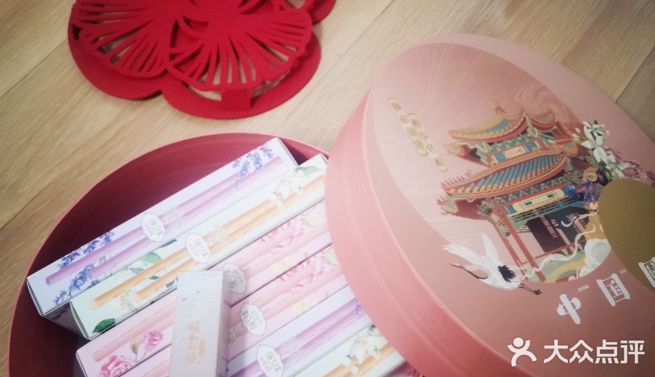 [红包]春节送礼清单|[礼花]送人玫瑰🌹，手有余香