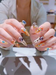 -丽心自助美甲美睫