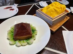 金牌扣肉配玉米饼-杭州西子湖四季酒店·金沙厅