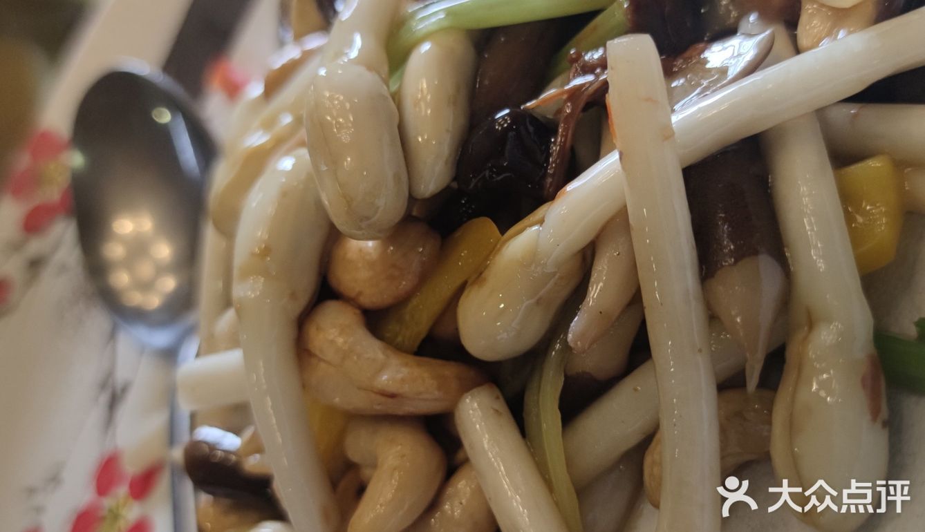 今天去试了大爱素菜馆新推出的新菜