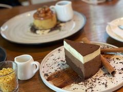 -Chom Cafe and Restaurant
