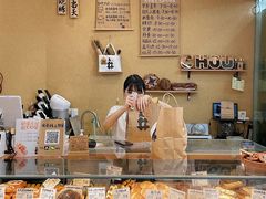 面包甜点陈列柜-天井·丑面包搭咖啡