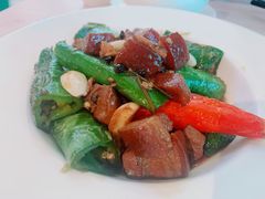 红烧肉焖虎皮尖椒-匠心牛公馆·潮汕牛肉海鲜火锅(索菲特店)