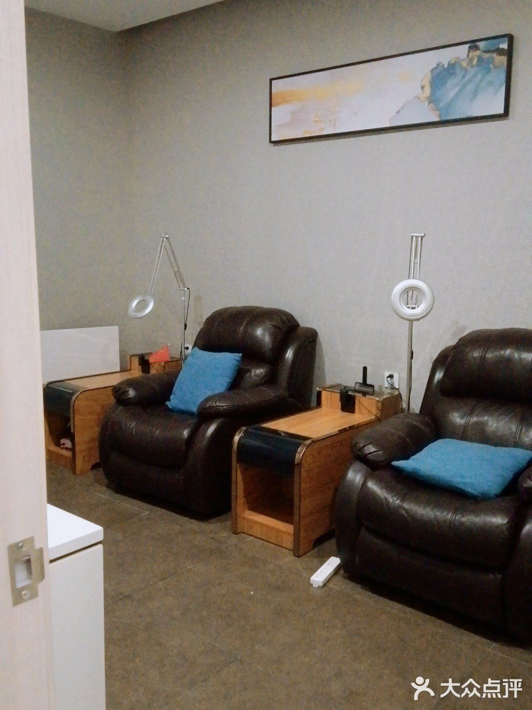 在御甲舍里做美甲像喝下午茶一样的享受