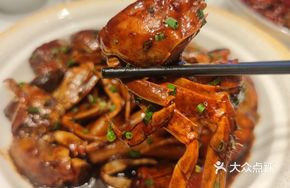 Shanghai-style hairy crab with rice cake