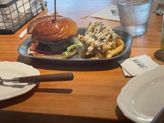-三勾JJJ Burger&Coffee(梅溪湖店)