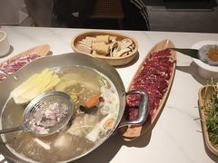 -左庭右院鲜牛肉火锅(金山万达店)